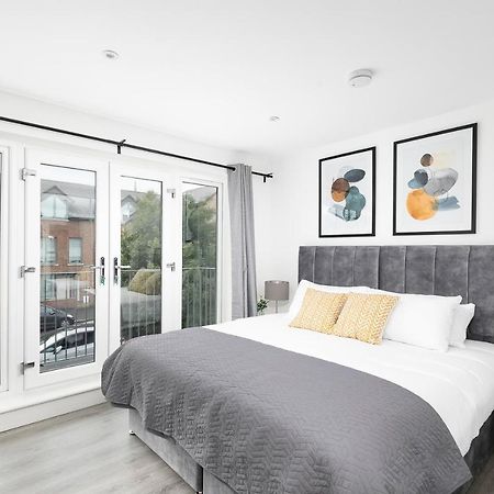 Skyvillion - London Enfield Chase Apartments With Parking & Wifi Екстериор снимка