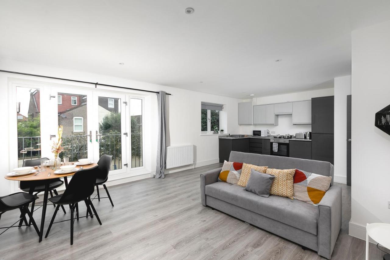 Skyvillion - London Enfield Chase Apartments With Parking & Wifi Екстериор снимка