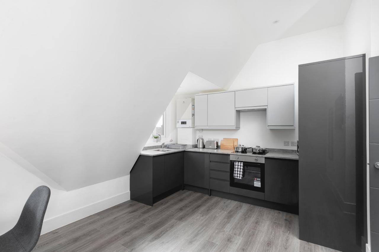 Skyvillion - London Enfield Chase Apartments With Parking & Wifi Екстериор снимка