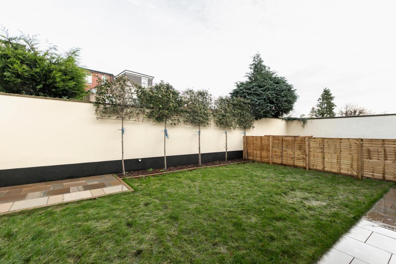 Skyvillion - London Enfield Chase Apartments With Parking & Wifi Екстериор снимка