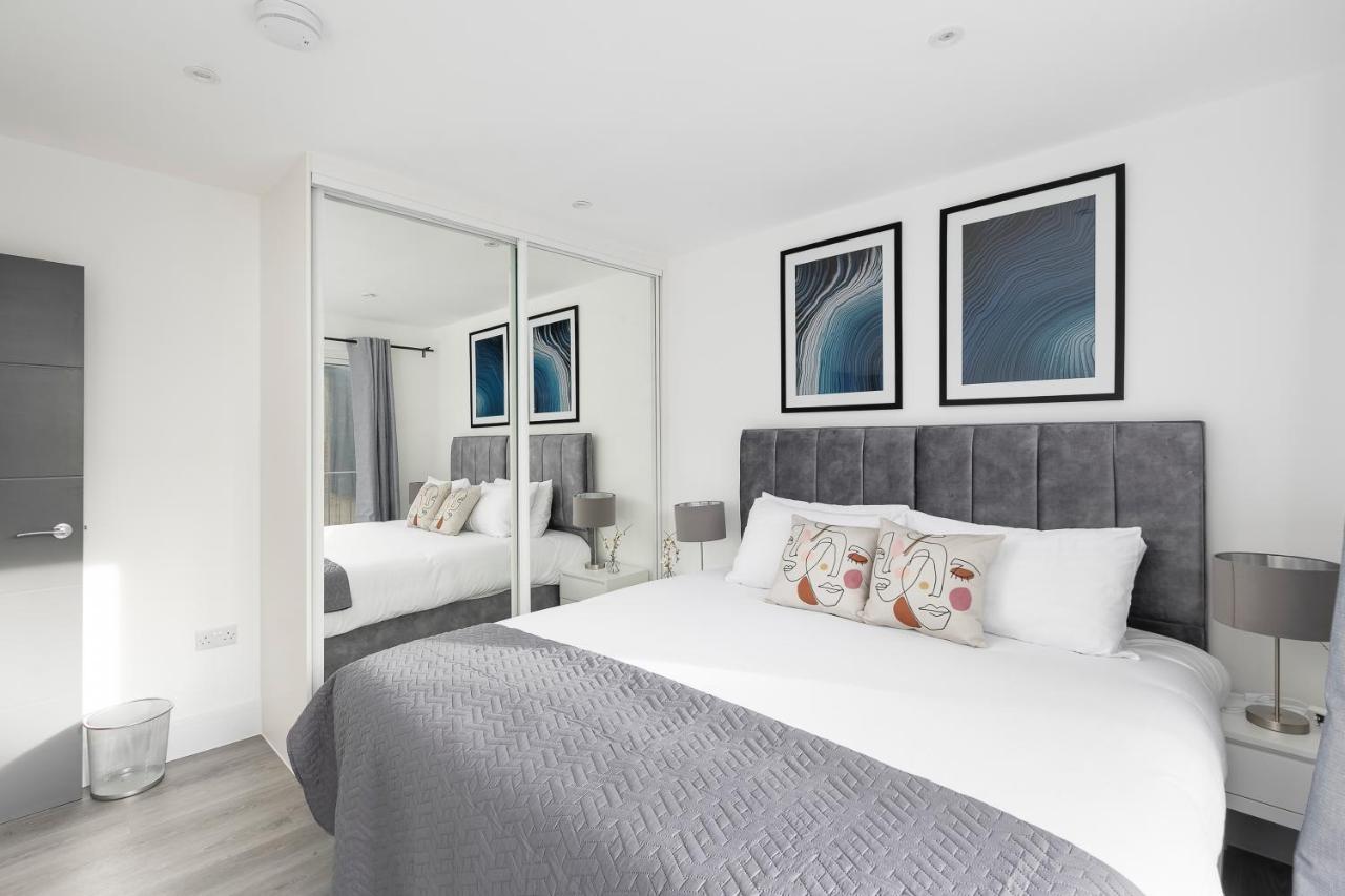Skyvillion - London Enfield Chase Apartments With Parking & Wifi Екстериор снимка