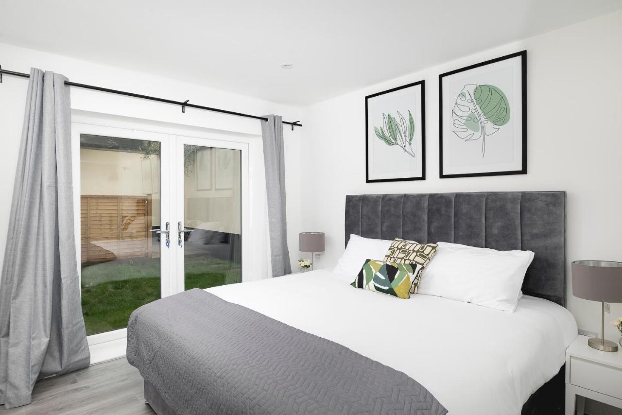 Skyvillion - London Enfield Chase Apartments With Parking & Wifi Екстериор снимка