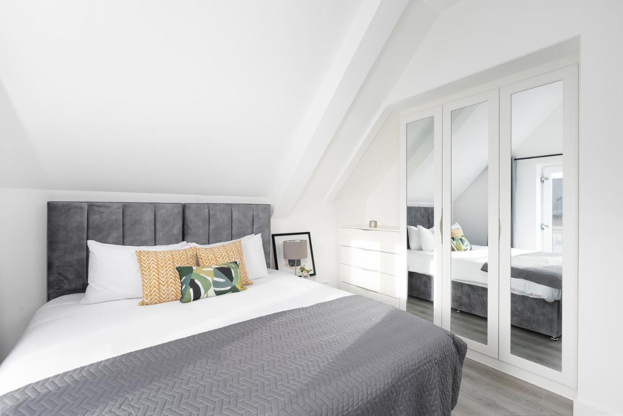 Skyvillion - London Enfield Chase Apartments With Parking & Wifi Екстериор снимка