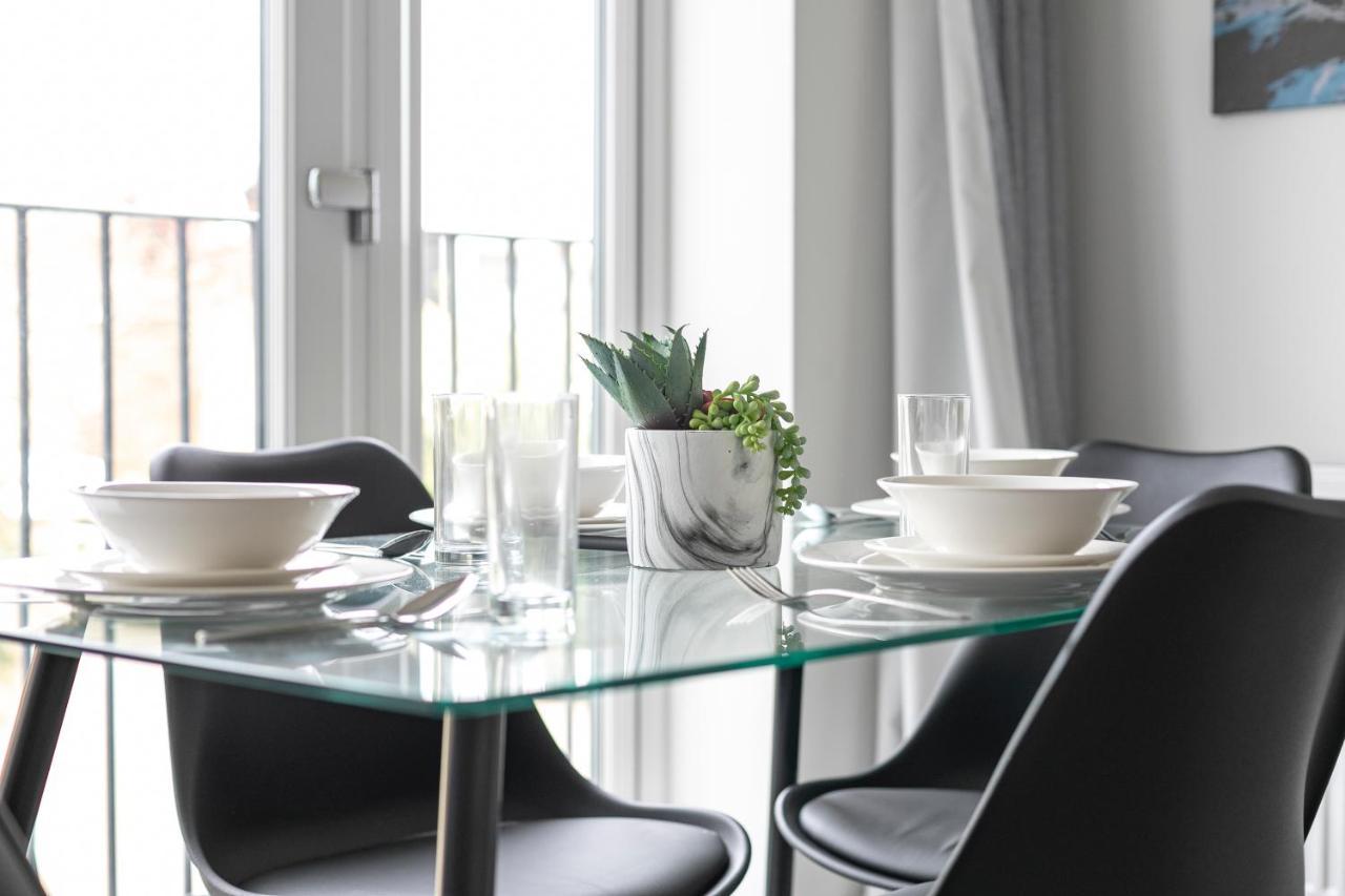 Skyvillion - London Enfield Chase Apartments With Parking & Wifi Екстериор снимка
