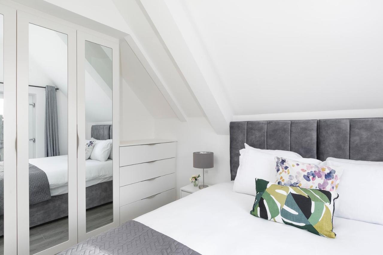 Skyvillion - London Enfield Chase Apartments With Parking & Wifi Екстериор снимка