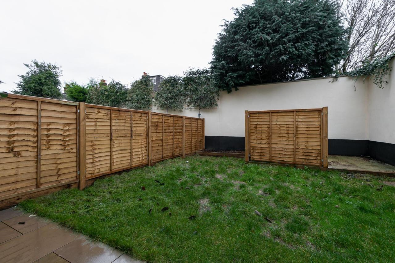 Skyvillion - London Enfield Chase Apartments With Parking & Wifi Екстериор снимка