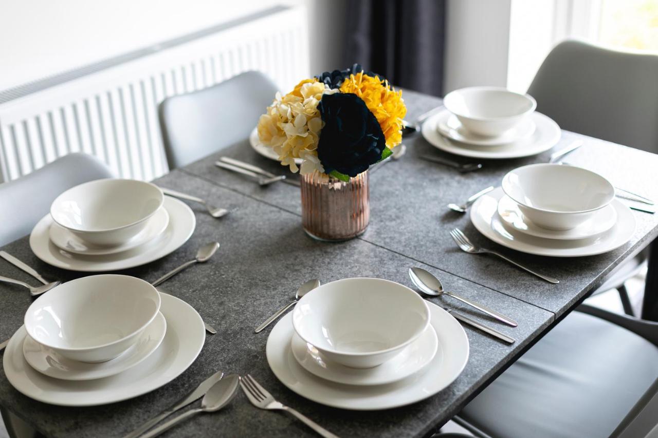 Skyvillion - London Enfield Chase Apartments With Parking & Wifi Екстериор снимка