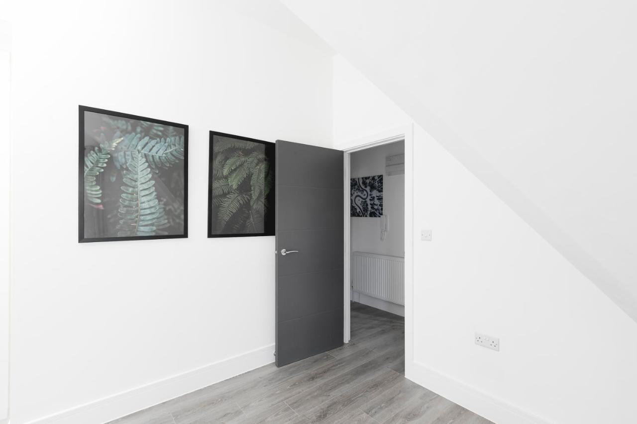Skyvillion - London Enfield Chase Apartments With Parking & Wifi Екстериор снимка