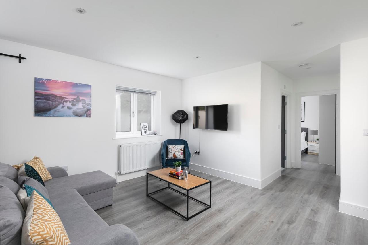 Skyvillion - London Enfield Chase Apartments With Parking & Wifi Екстериор снимка