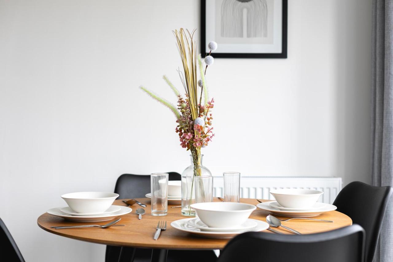 Skyvillion - London Enfield Chase Apartments With Parking & Wifi Екстериор снимка