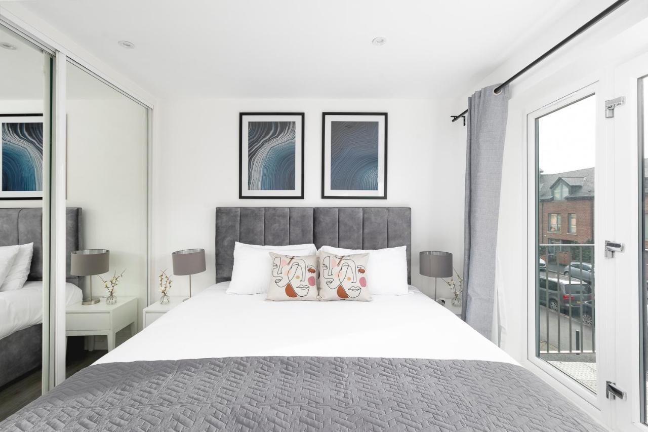 Skyvillion - London Enfield Chase Apartments With Parking & Wifi Екстериор снимка