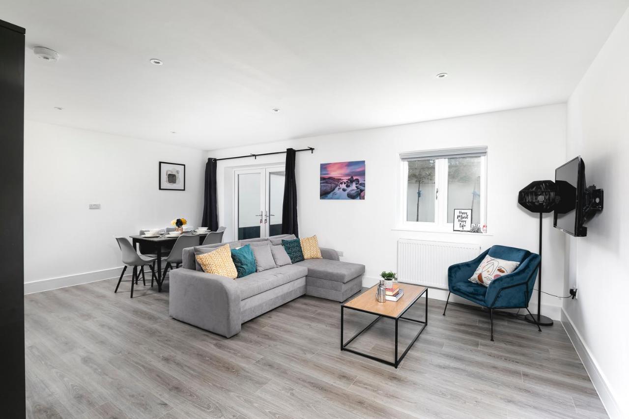 Skyvillion - London Enfield Chase Apartments With Parking & Wifi Екстериор снимка