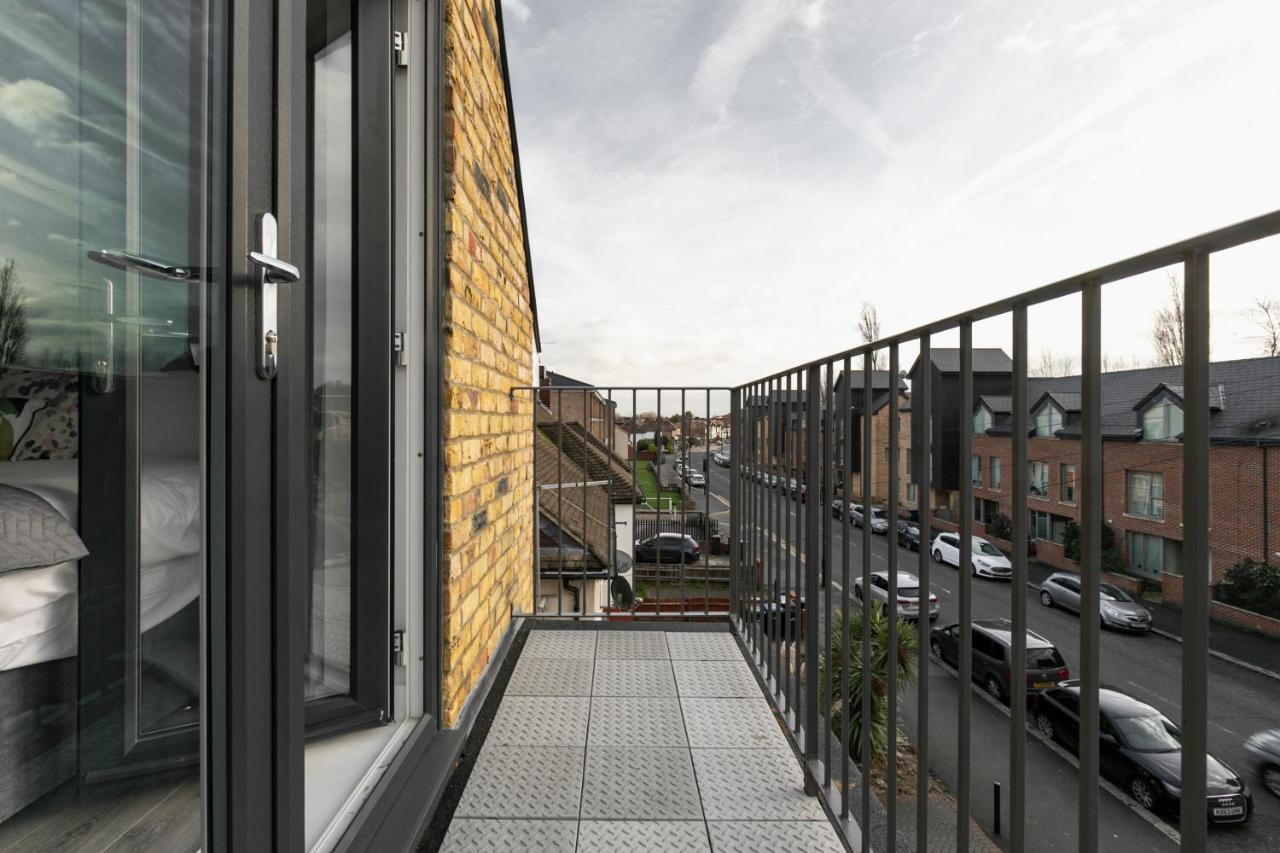 Skyvillion - London Enfield Chase Apartments With Parking & Wifi Екстериор снимка
