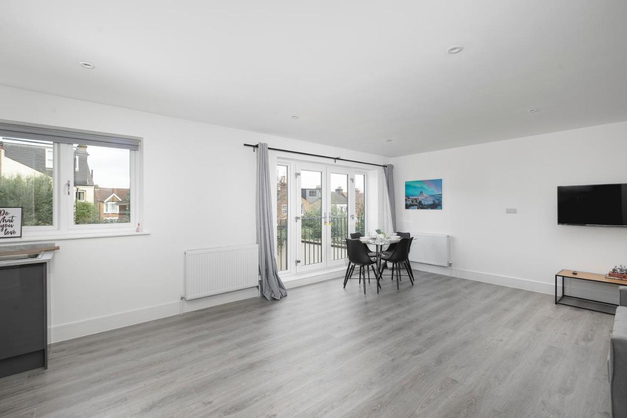 Skyvillion - London Enfield Chase Apartments With Parking & Wifi Екстериор снимка