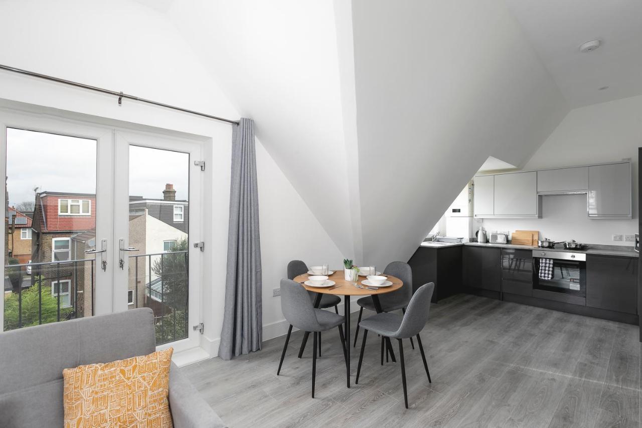 Skyvillion - London Enfield Chase Apartments With Parking & Wifi Екстериор снимка