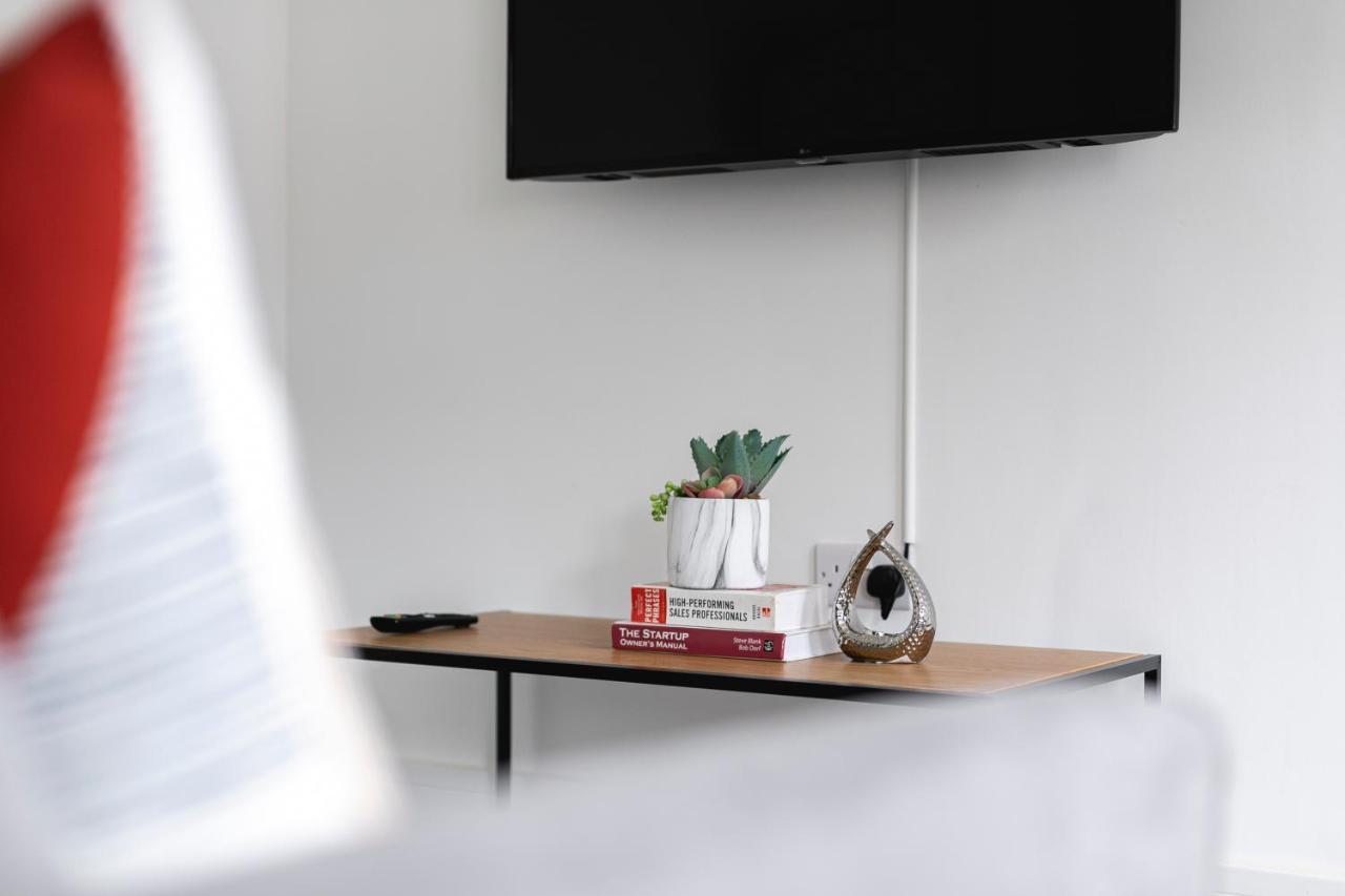 Skyvillion - London Enfield Chase Apartments With Parking & Wifi Екстериор снимка
