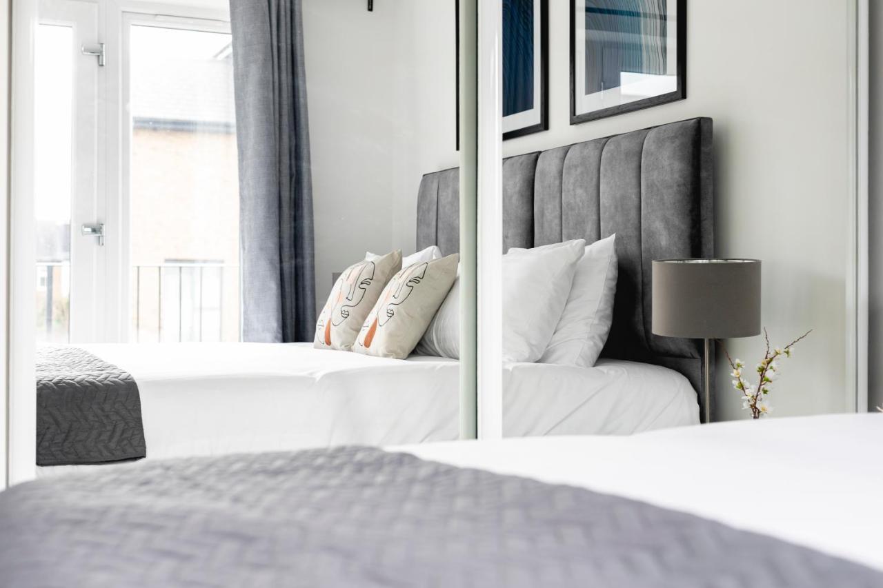 Skyvillion - London Enfield Chase Apartments With Parking & Wifi Екстериор снимка