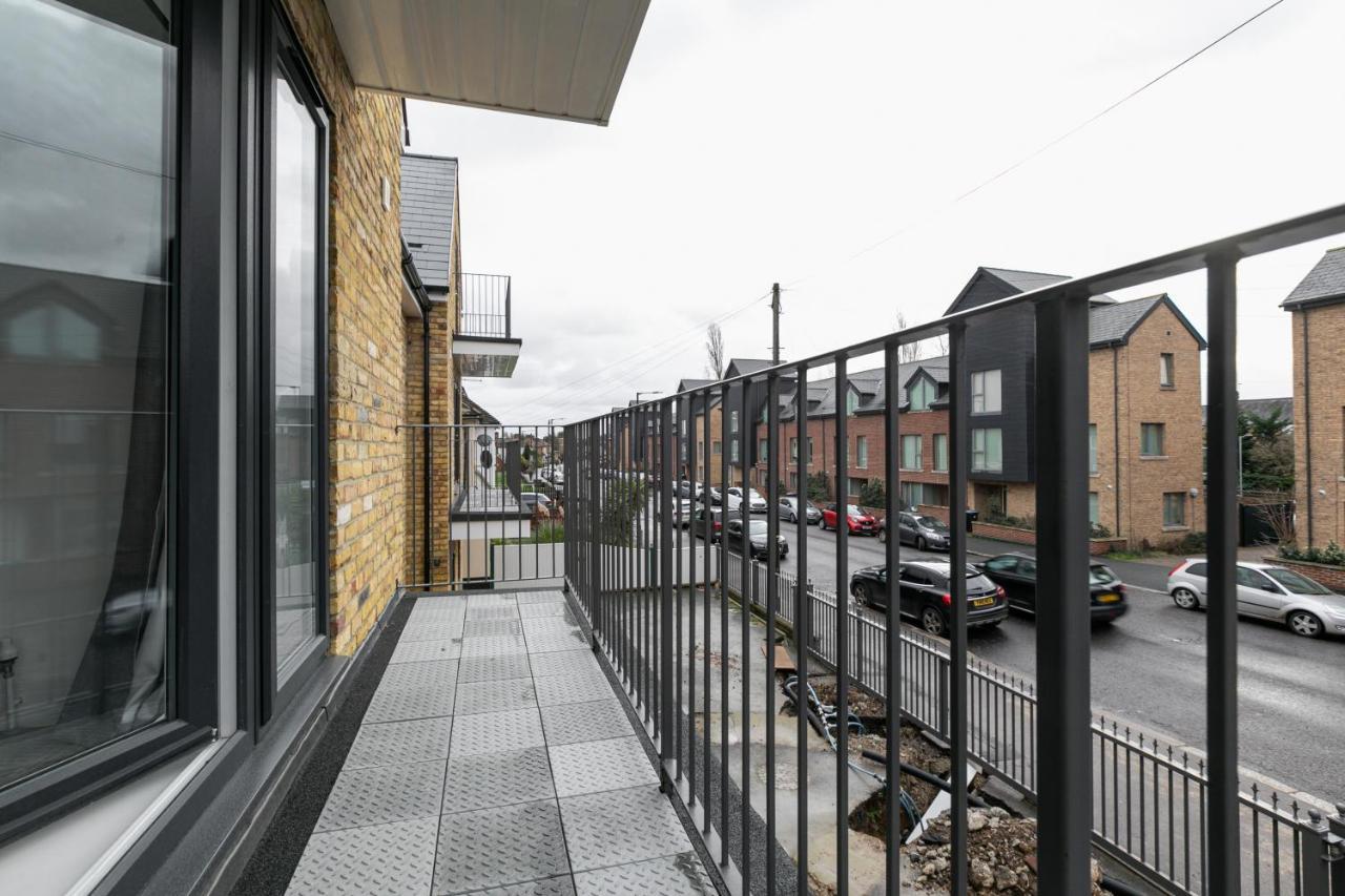 Skyvillion - London Enfield Chase Apartments With Parking & Wifi Екстериор снимка