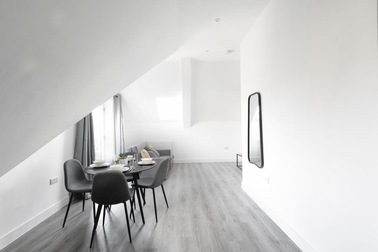 Skyvillion - London Enfield Chase Apartments With Parking & Wifi Екстериор снимка