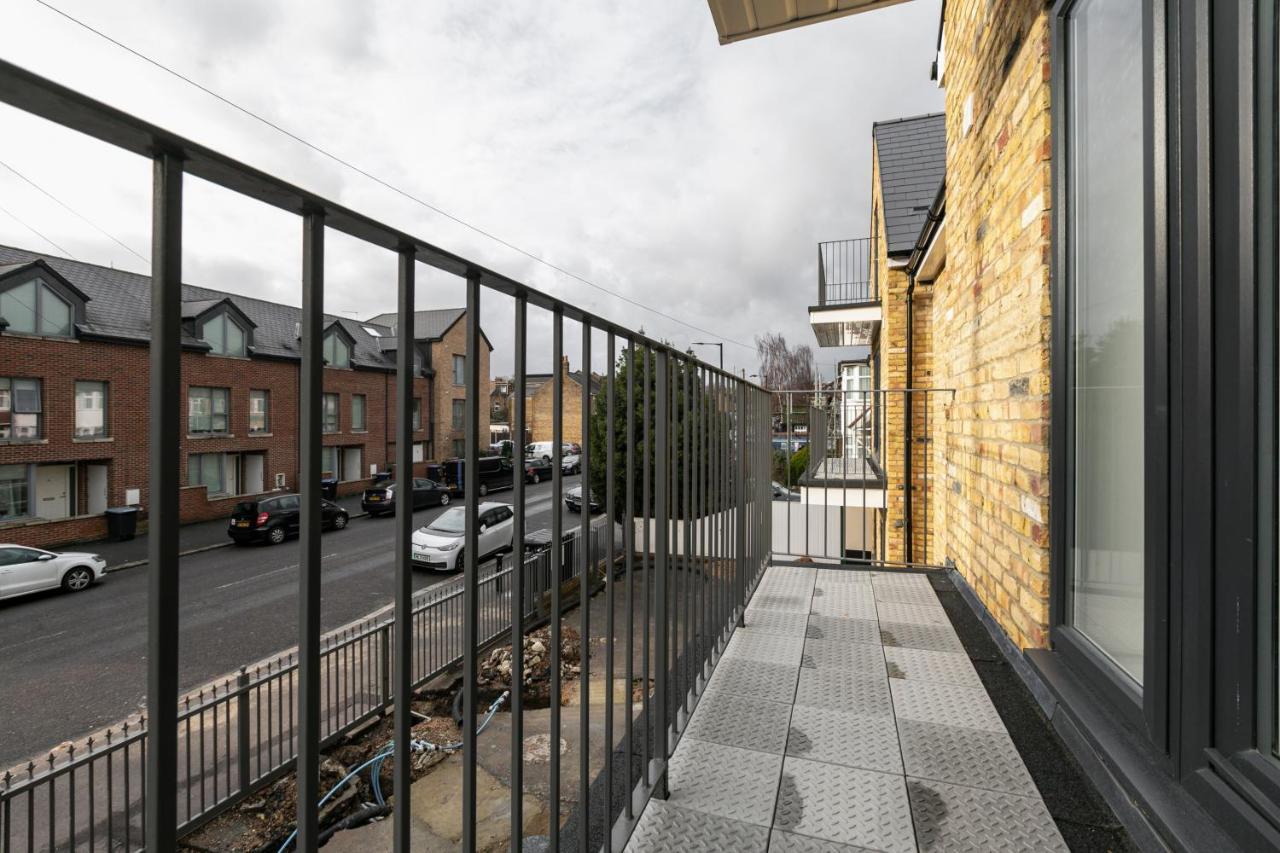 Skyvillion - London Enfield Chase Apartments With Parking & Wifi Екстериор снимка