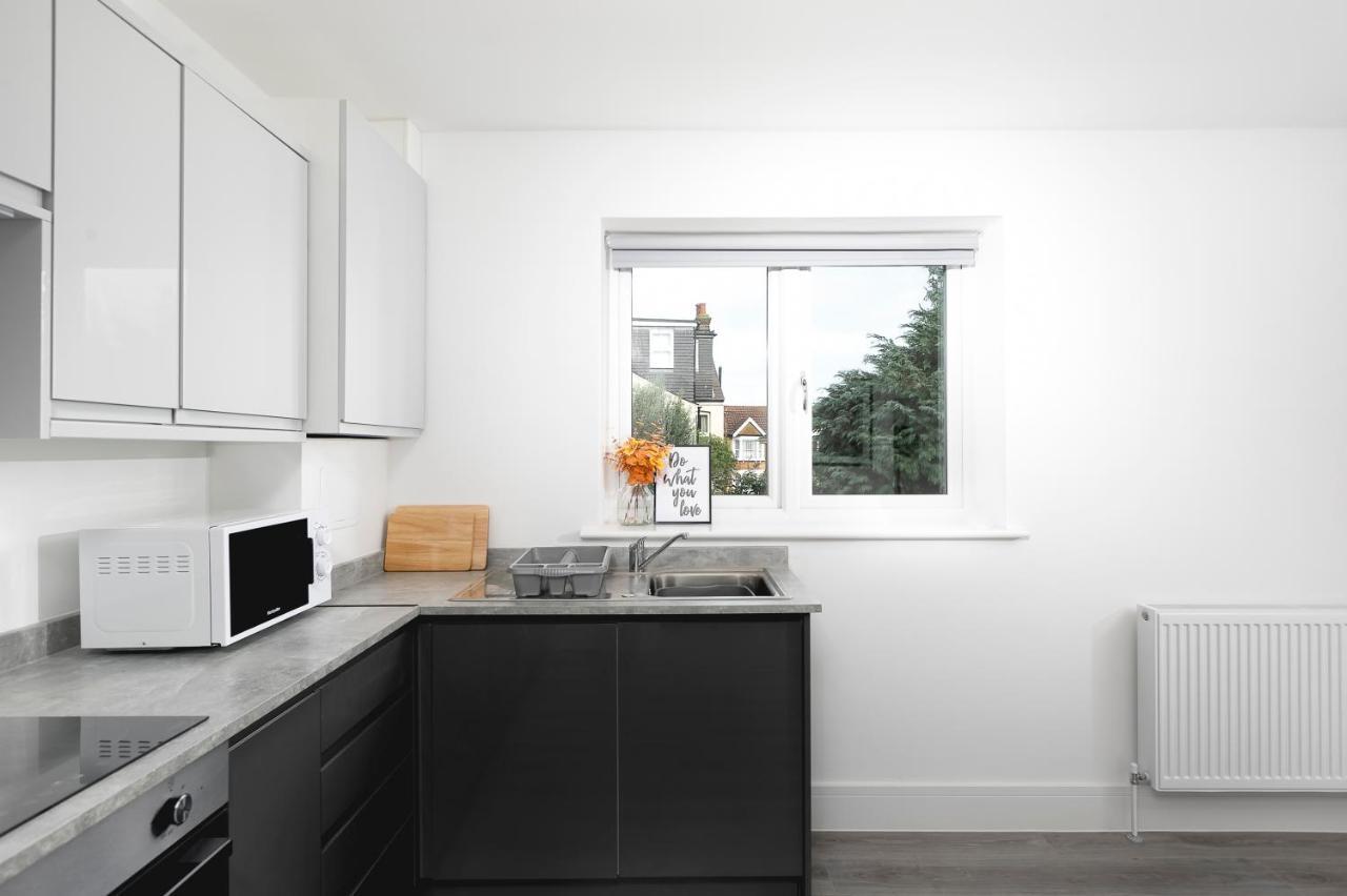 Skyvillion - London Enfield Chase Apartments With Parking & Wifi Екстериор снимка