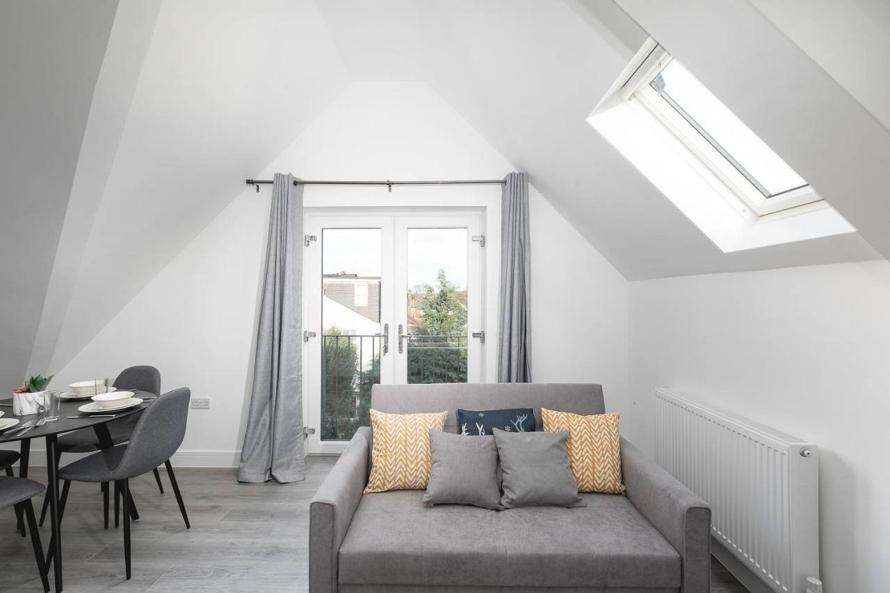 Skyvillion - London Enfield Chase Apartments With Parking & Wifi Екстериор снимка