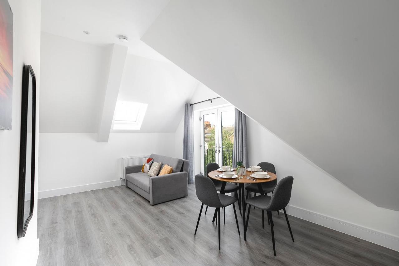 Skyvillion - London Enfield Chase Apartments With Parking & Wifi Екстериор снимка