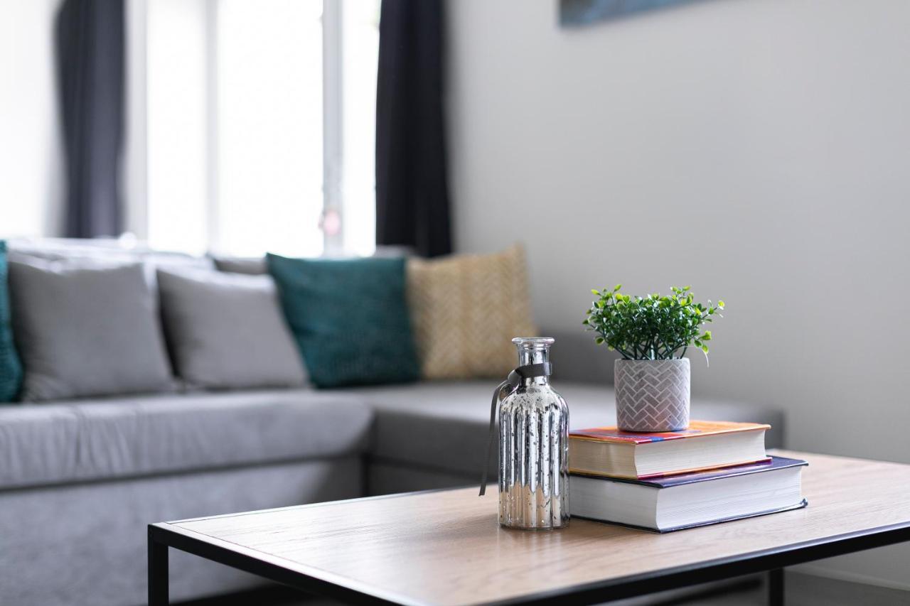 Skyvillion - London Enfield Chase Apartments With Parking & Wifi Екстериор снимка
