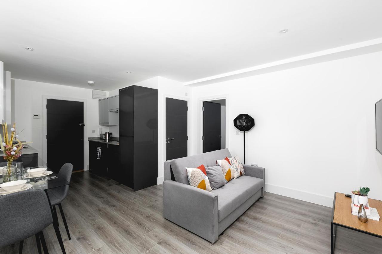 Skyvillion - London Enfield Chase Apartments With Parking & Wifi Екстериор снимка