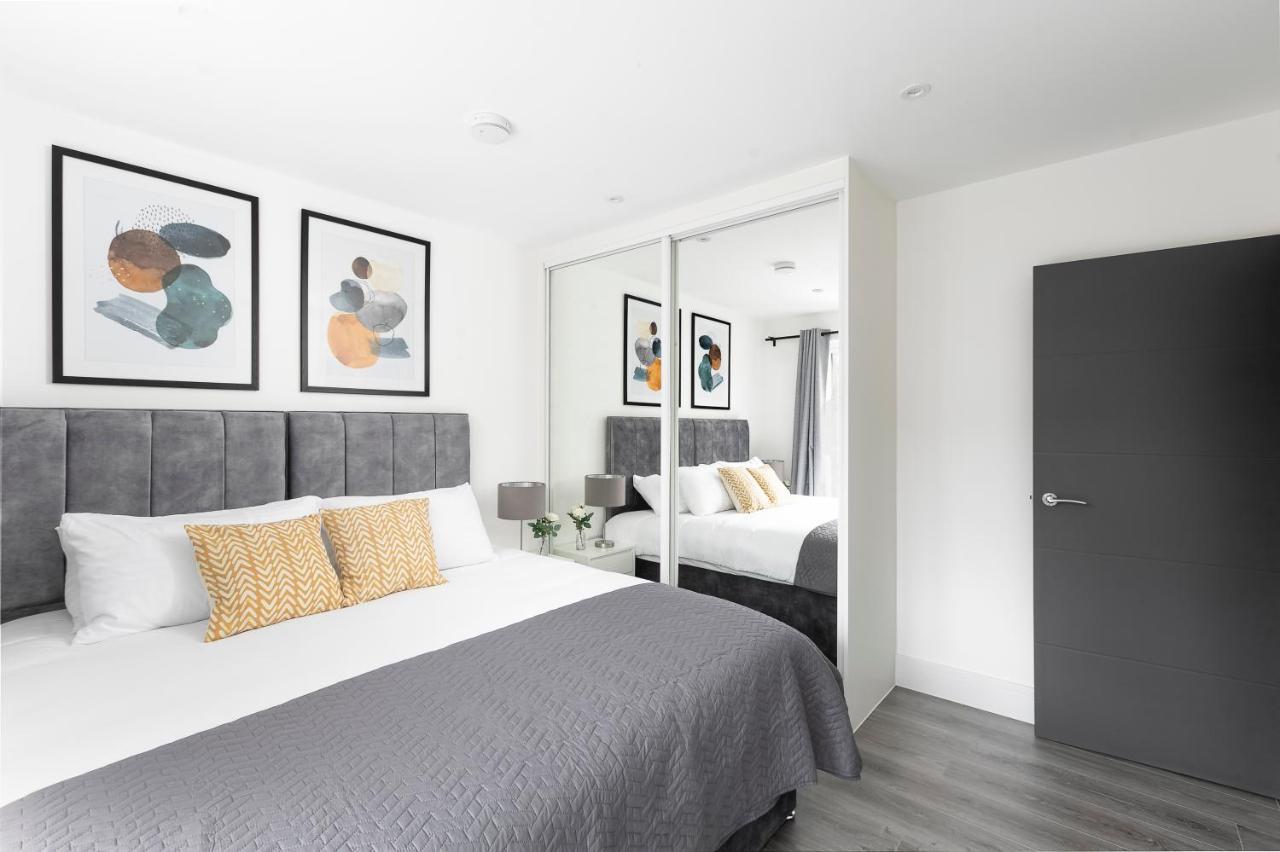 Skyvillion - London Enfield Chase Apartments With Parking & Wifi Екстериор снимка