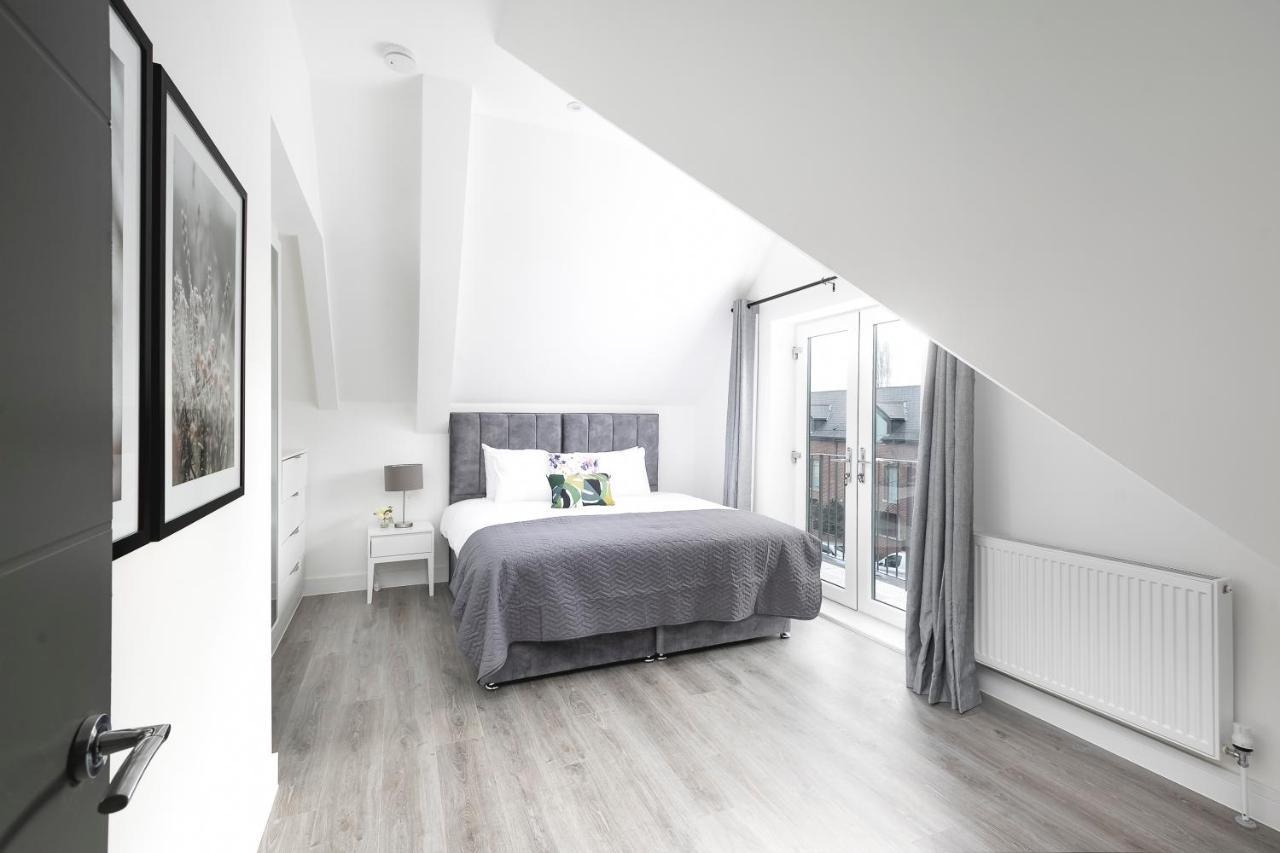 Skyvillion - London Enfield Chase Apartments With Parking & Wifi Екстериор снимка