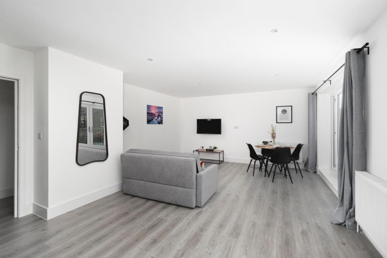 Skyvillion - London Enfield Chase Apartments With Parking & Wifi Екстериор снимка