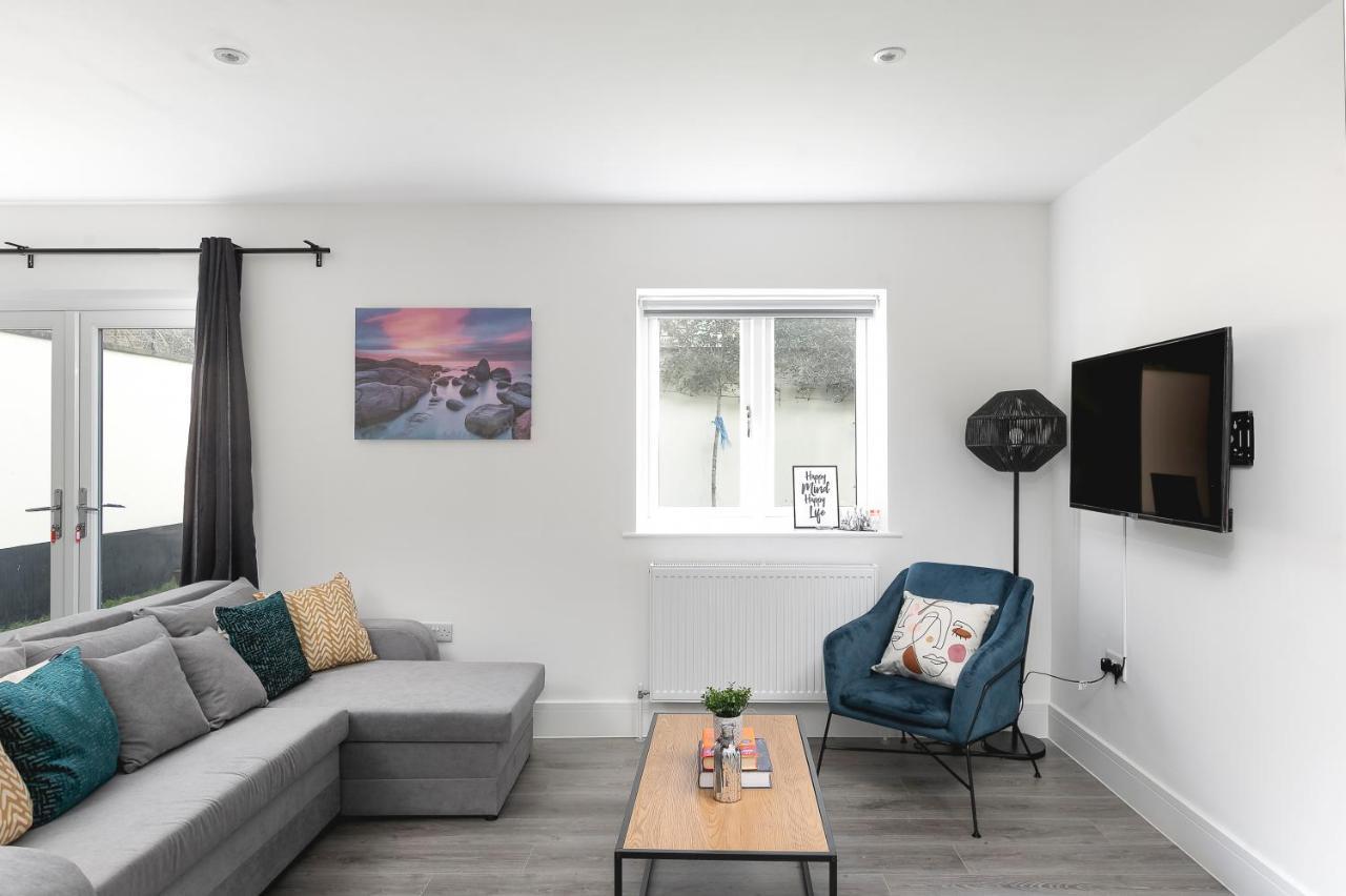 Skyvillion - London Enfield Chase Apartments With Parking & Wifi Екстериор снимка